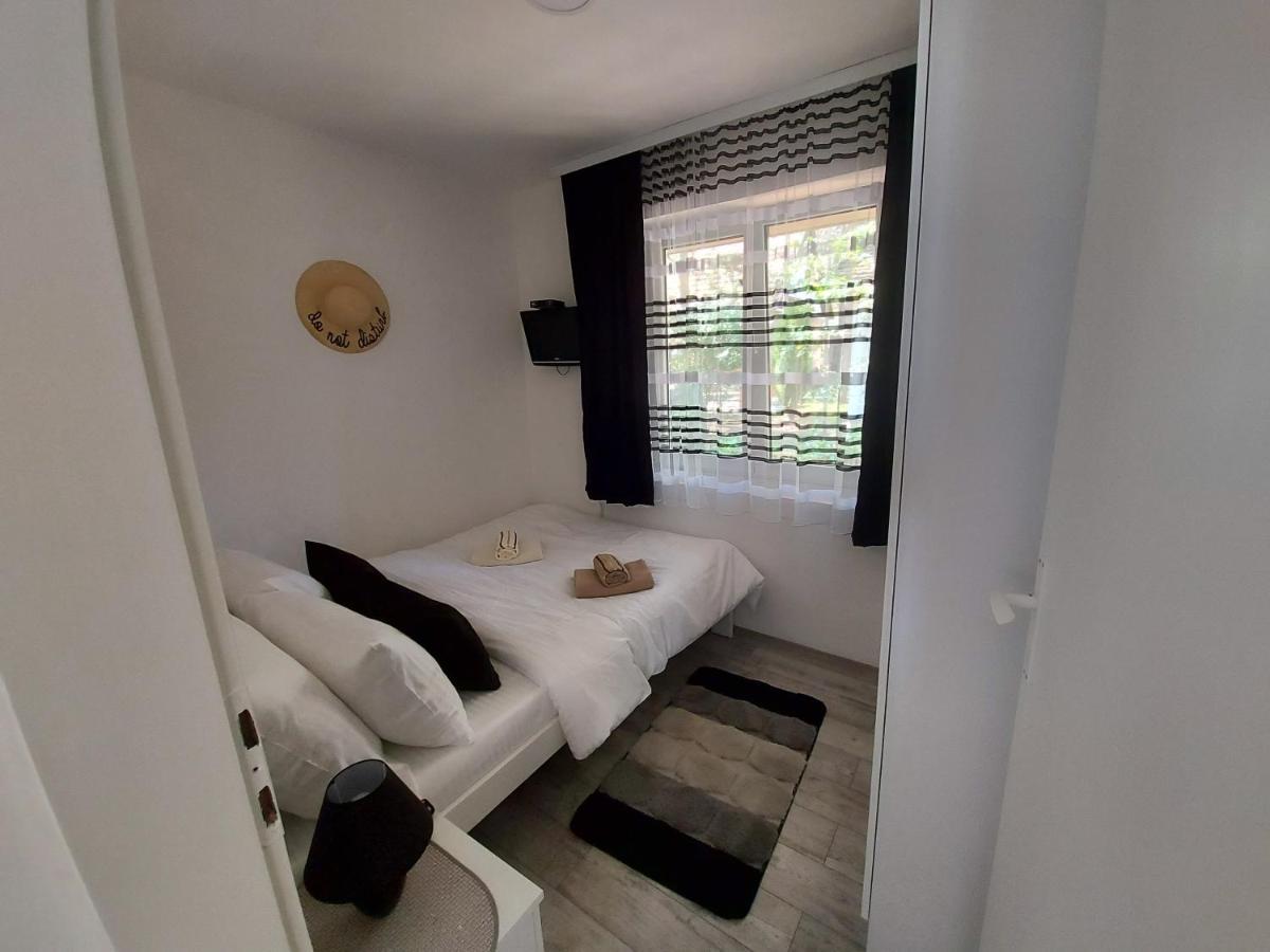 Fenix Apartment & Rooms Vinci Exterior photo