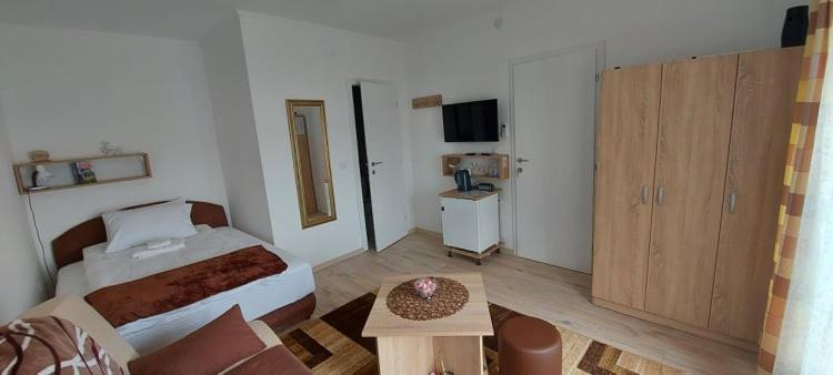 Fenix Apartment & Rooms Vinci Exterior photo