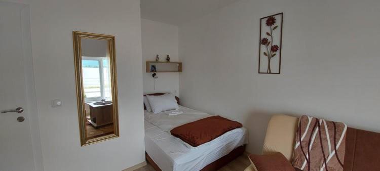 Fenix Apartment & Rooms Vinci Exterior photo