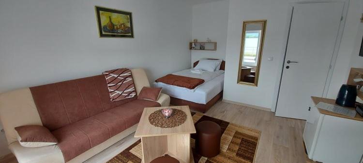 Fenix Apartment & Rooms Vinci Exterior photo